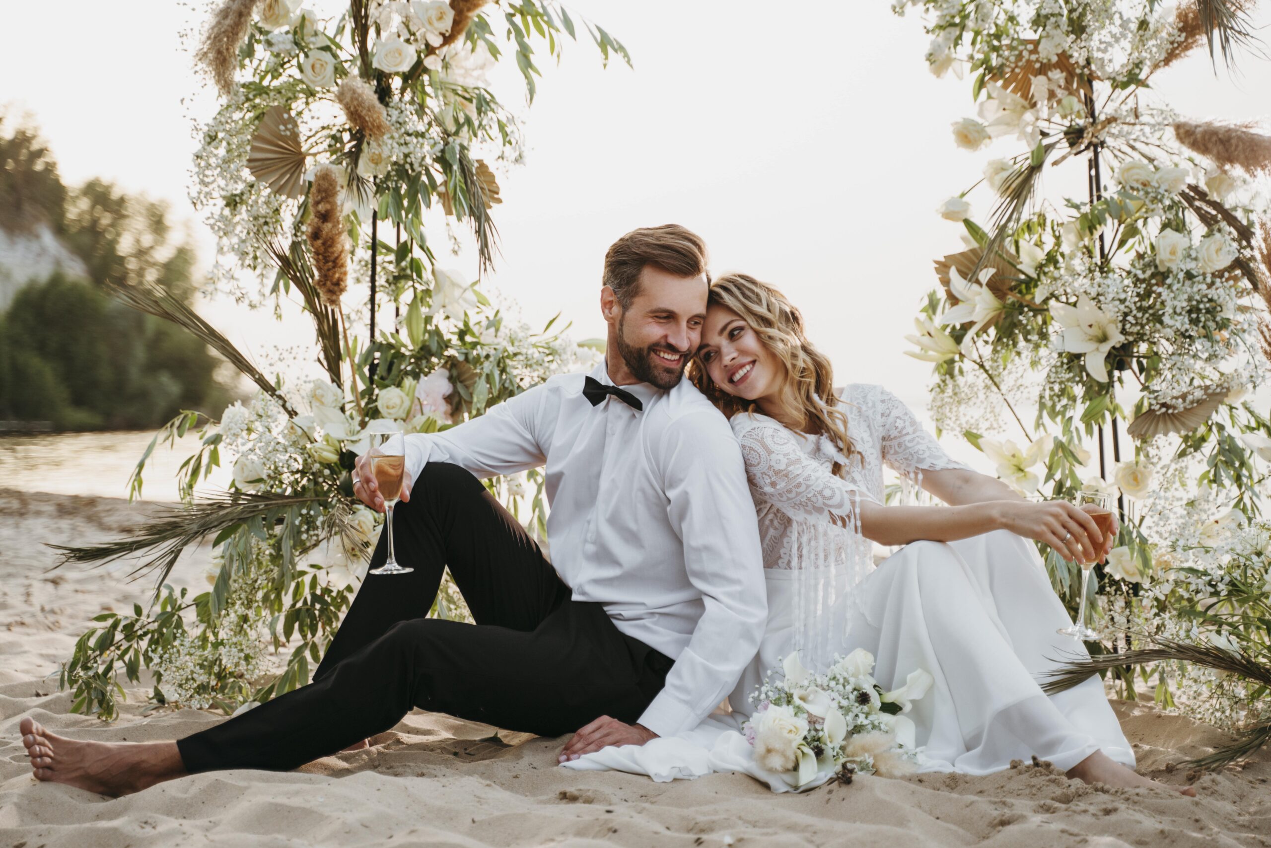 beautiful-couple-having-their-wedding-beach (3)-min