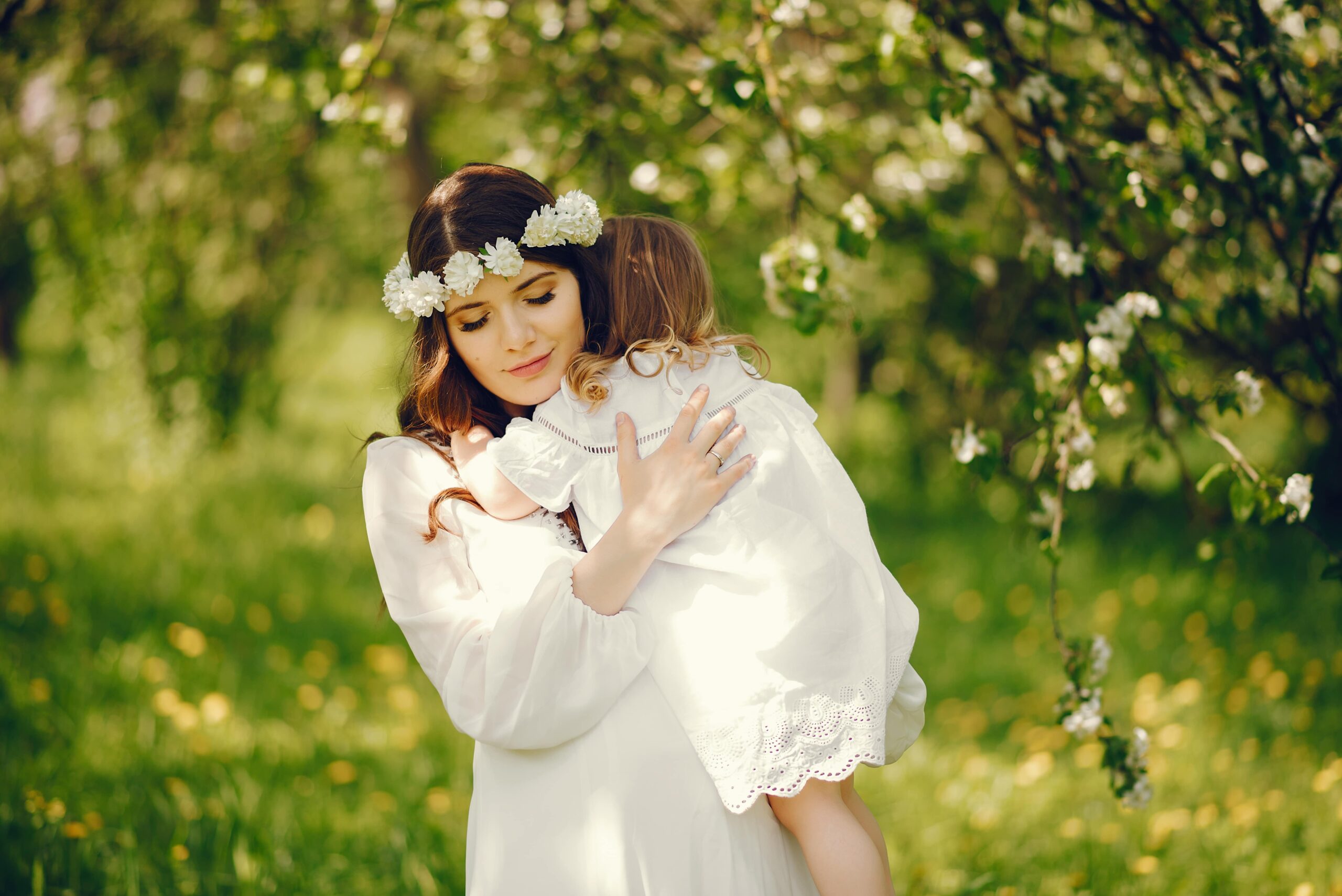 beautiful-young-pregnant-girl-long-white-dress-with-little-girl-her-arms-min (1)