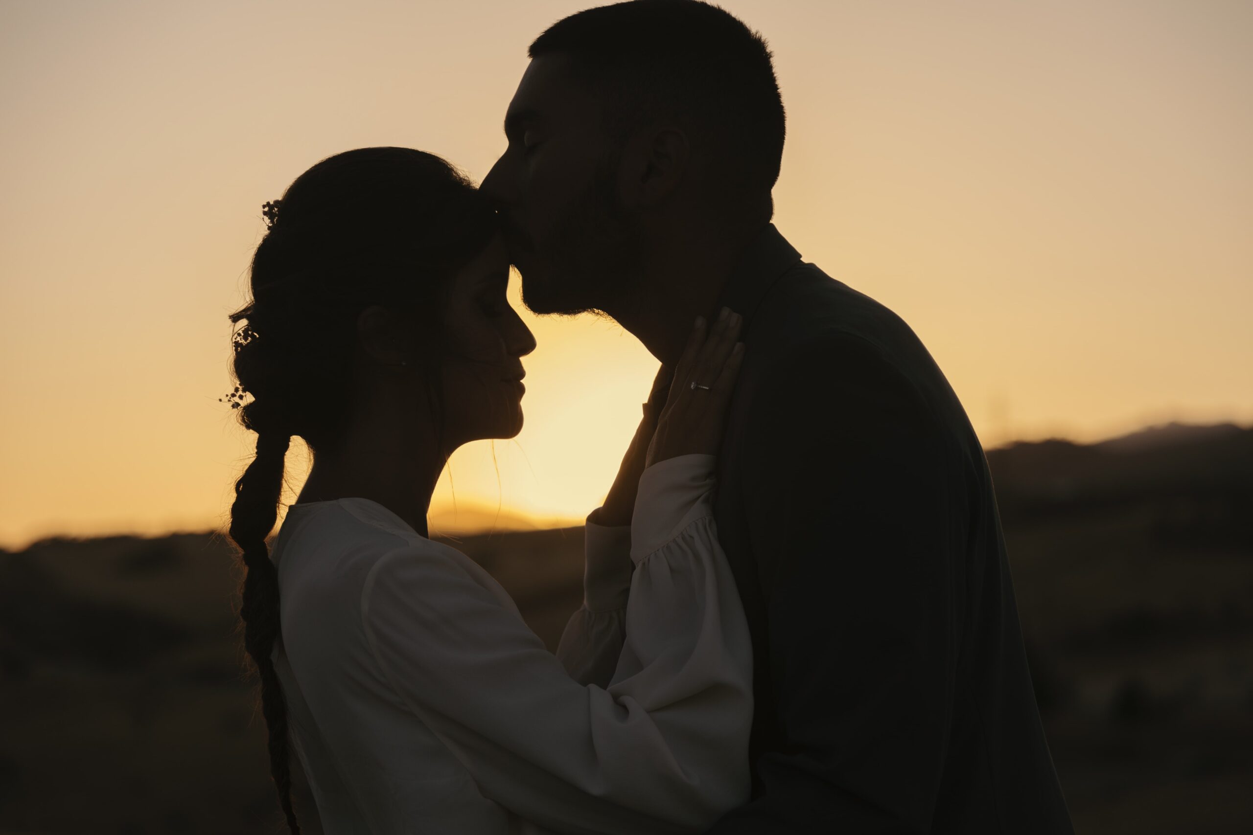 side-view-man-kissing-woman-forehead-min