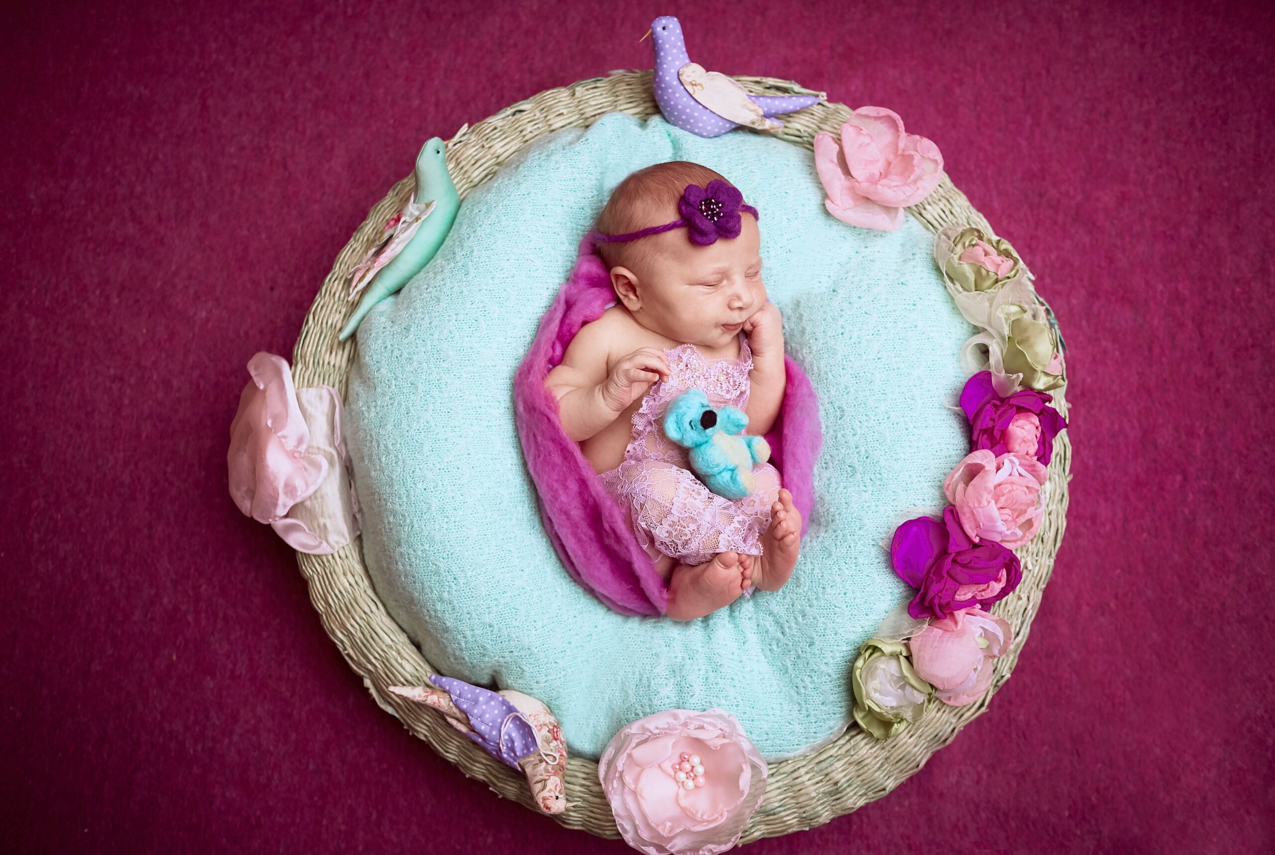 small-baby-lies-basket-min small-baby-lies-basket-min