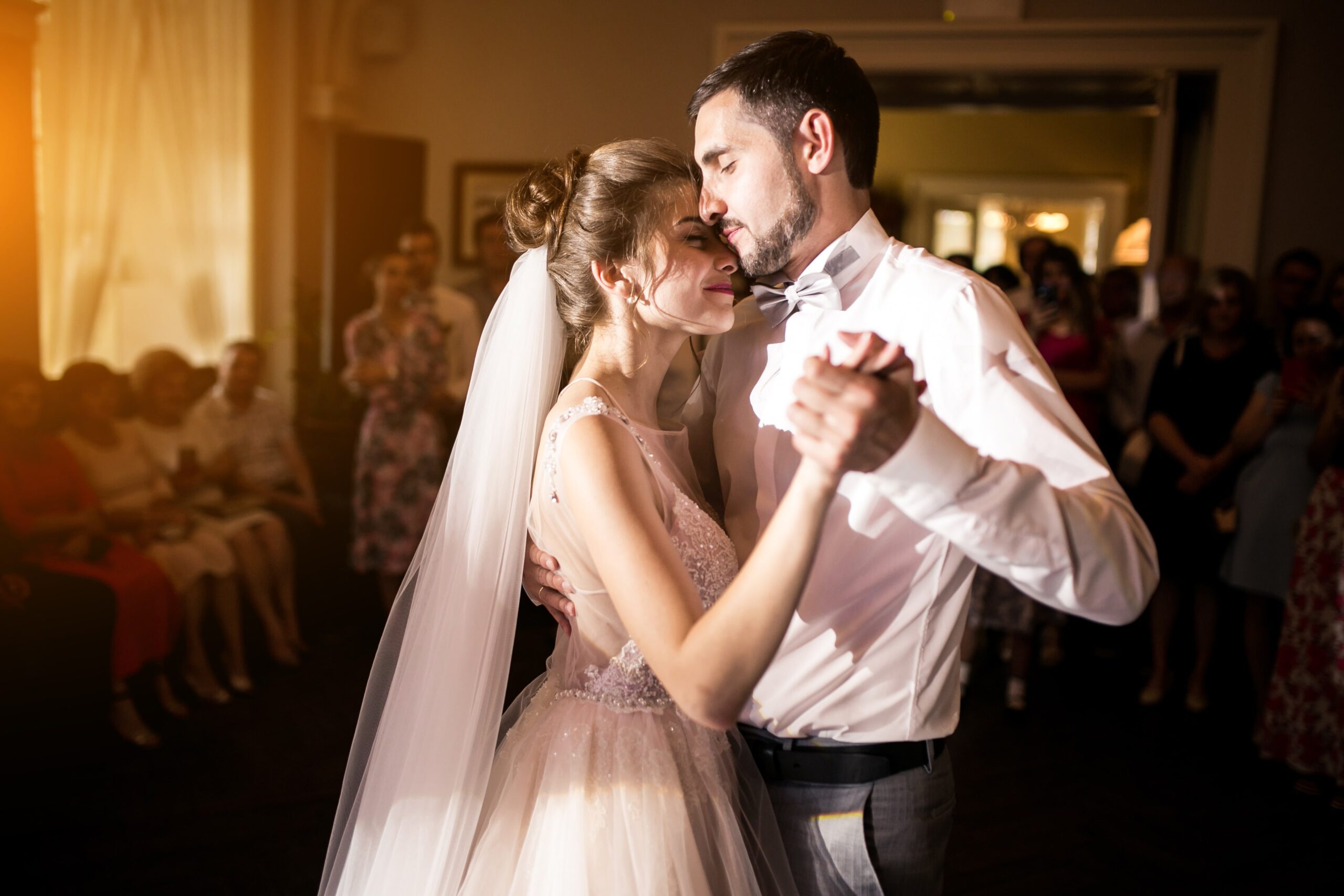 wedding-couple-dancing (1)-min
