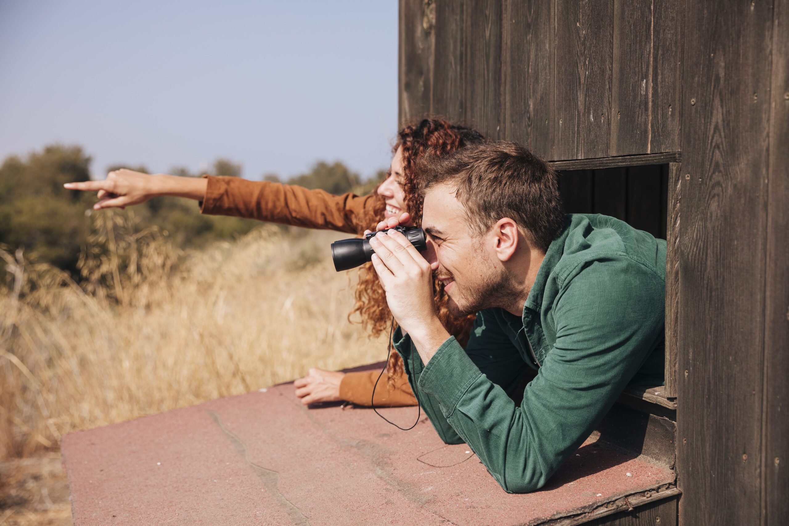 sideways-couple-bird-watching-min